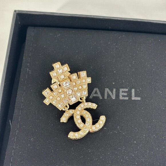 Chanel crystal CC Crown Brooch - Picture 1 of 3